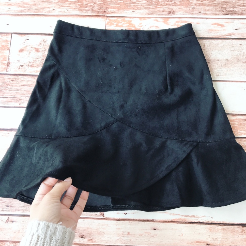 NEW BLACK SKIRT